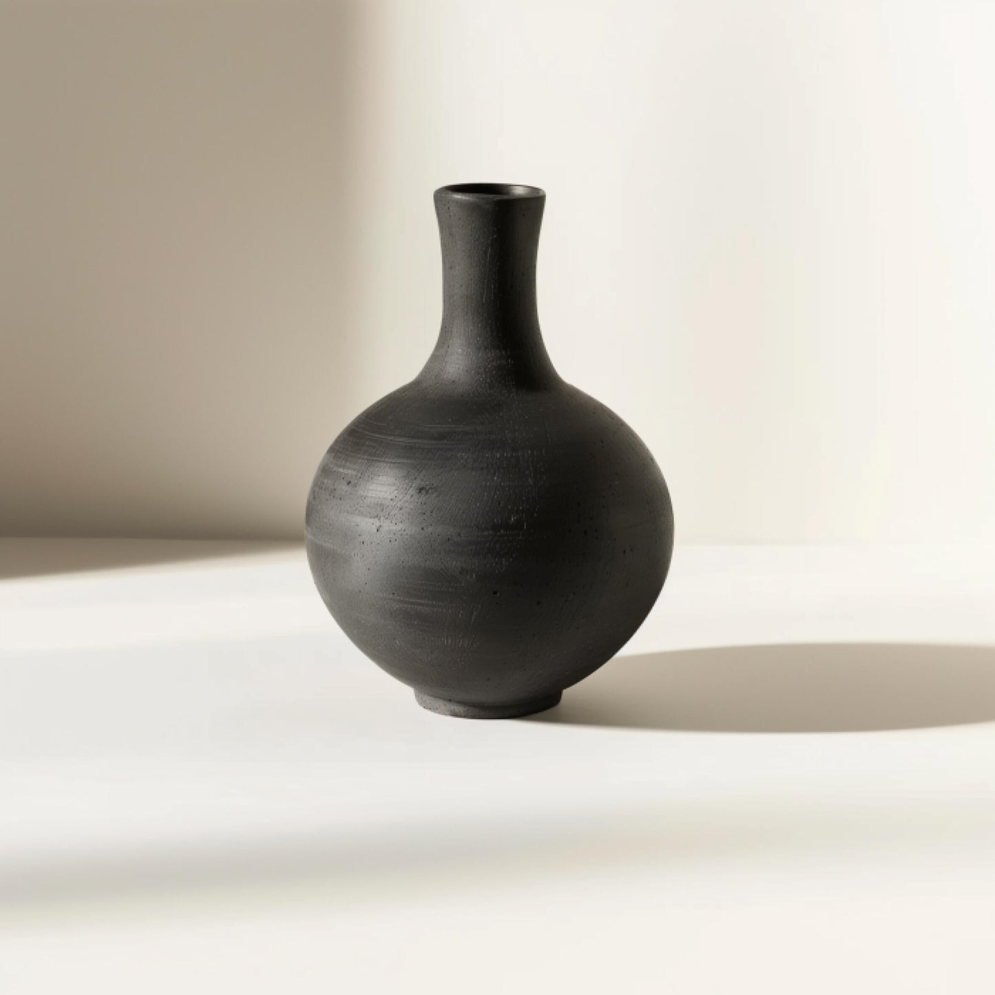 Authentic Flower Vase Black